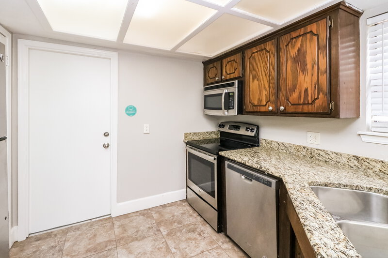 1,215/Mo, 516 Waterview Rd Oklahoma City, OK 73170 Kitchen View