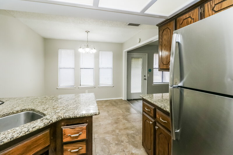 1,215/Mo, 516 Waterview Rd Oklahoma City, OK 73170 Kitchen View 3