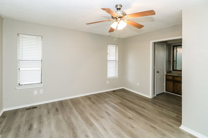 1,215/Mo, 516 Waterview Rd Oklahoma City, OK 73170 Main Bedroom View