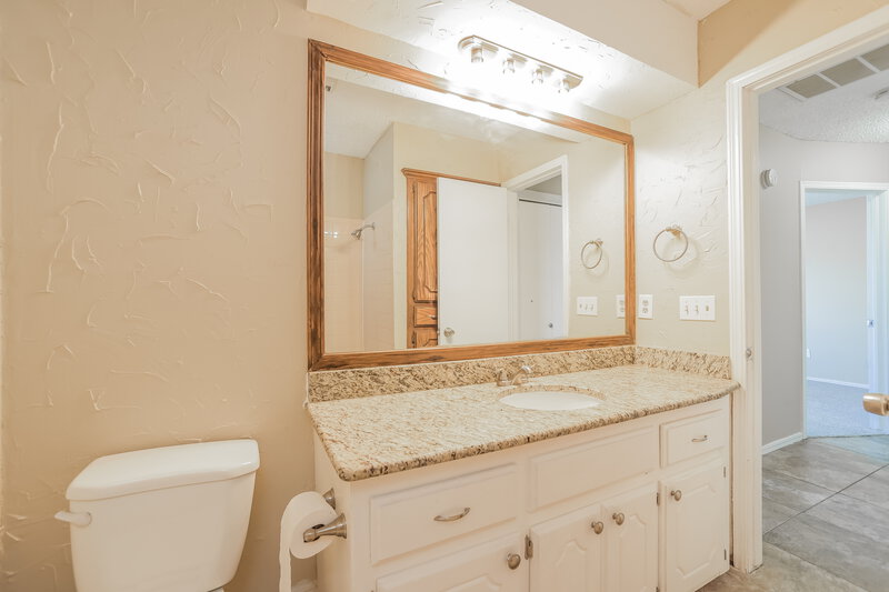1,215/Mo, 516 Waterview Rd Oklahoma City, OK 73170 Bathroom View 2