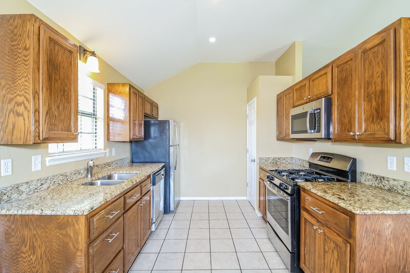 1,410/Mo, 2224 SW 135th Pl Oklahoma City, OK 73170 Kitchen View