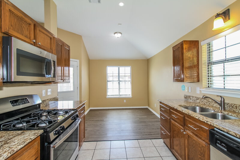 1,410/Mo, 2224 SW 135th Pl Oklahoma City, OK 73170 Kitchen View 2