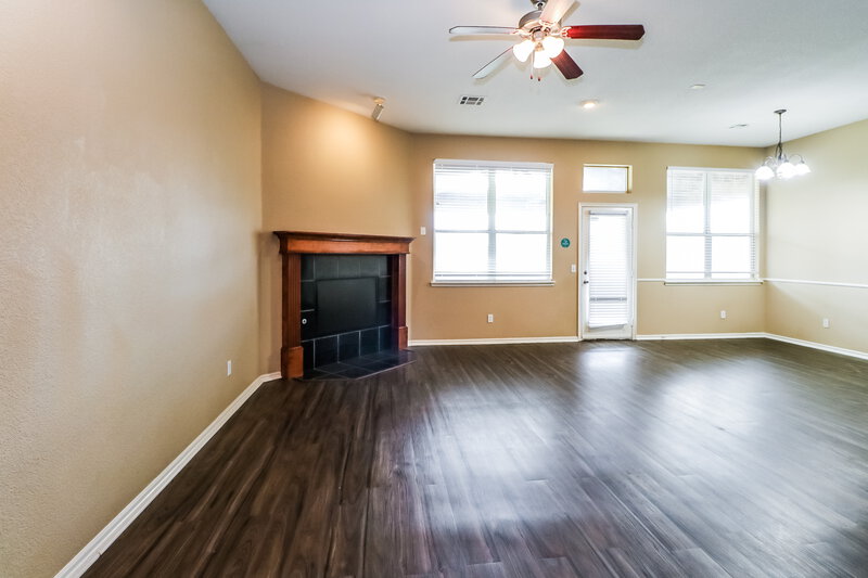 2,140/Mo, 2200 SW 141st Pl Oklahoma City, OK 73170 Living Room View 2