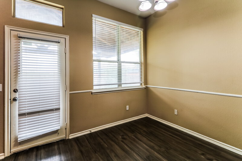 2,140/Mo, 2200 SW 141st Pl Oklahoma City, OK 73170 Dining Room View 2