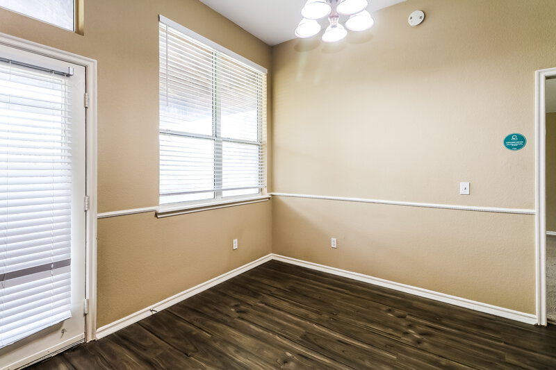 2,140/Mo, 2200 SW 141st Pl Oklahoma City, OK 73170 Dining Room View 3