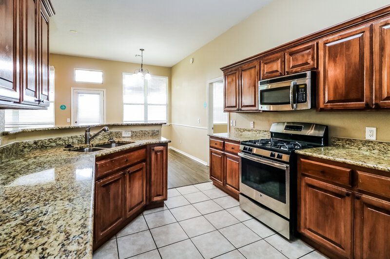 2,140/Mo, 2200 SW 141st Pl Oklahoma City, OK 73170 Kitchen View 2