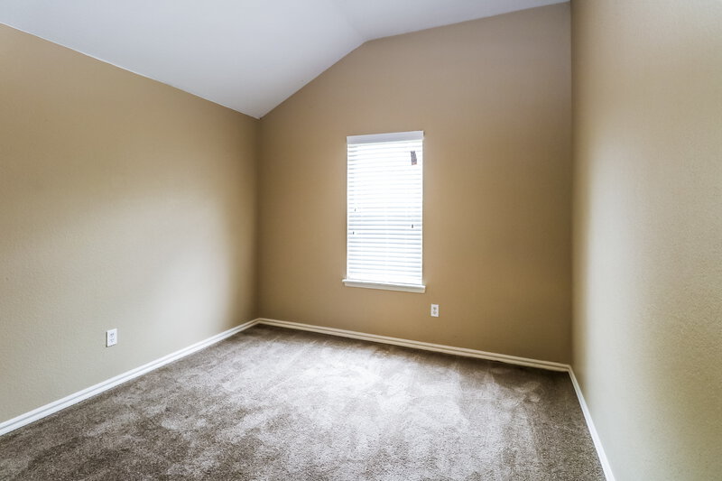 2,140/Mo, 2200 SW 141st Pl Oklahoma City, OK 73170 Main Bedroom View 2