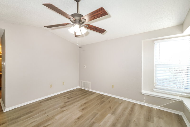 1,385/Mo, 2120 Briarcliff Dr Oklahoma City, OK 73170 Main Bedroom View 2