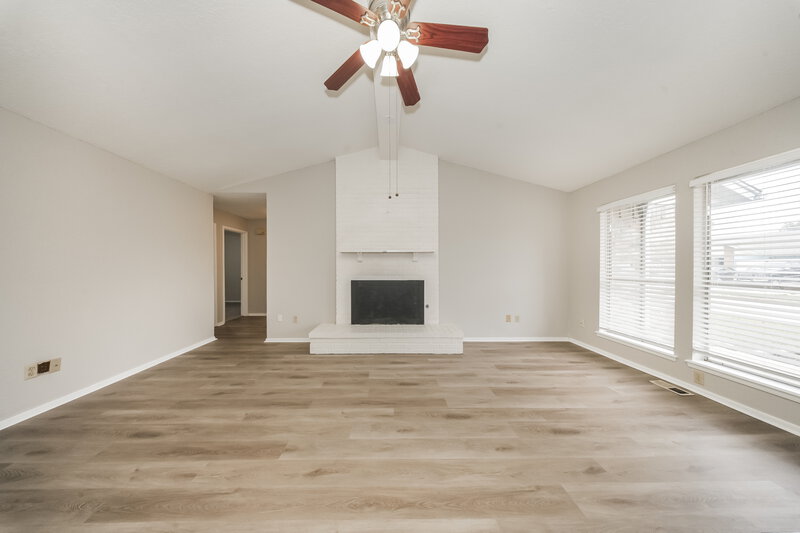 1,650/Mo, 1329 W Cedarbrook Ln Oklahoma City, OK 73170 Living Room View