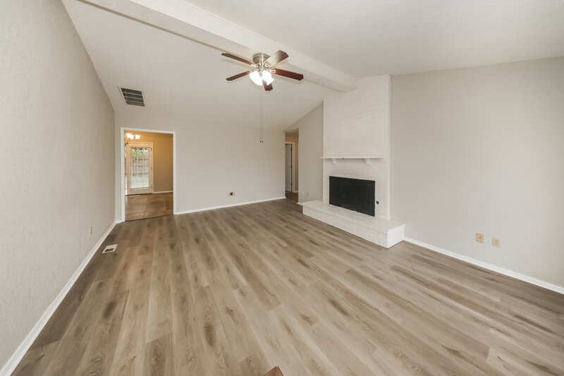 1,650/Mo, 1329 W Cedarbrook Ln Oklahoma City, OK 73170 Living Room View 2