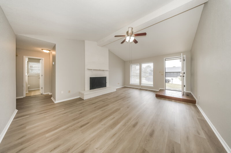 1,650/Mo, 1329 W Cedarbrook Ln Oklahoma City, OK 73170 Living Room View 4