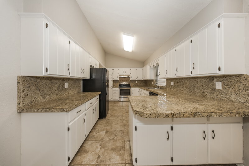 1,650/Mo, 1329 W Cedarbrook Ln Oklahoma City, OK 73170 Kitchen View