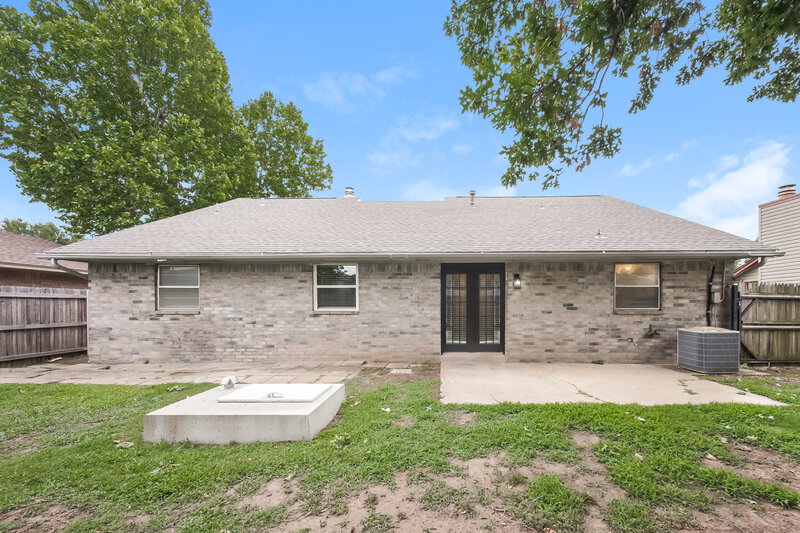 1,650/Mo, 1329 W Cedarbrook Ln Oklahoma City, OK 73170 Rear View