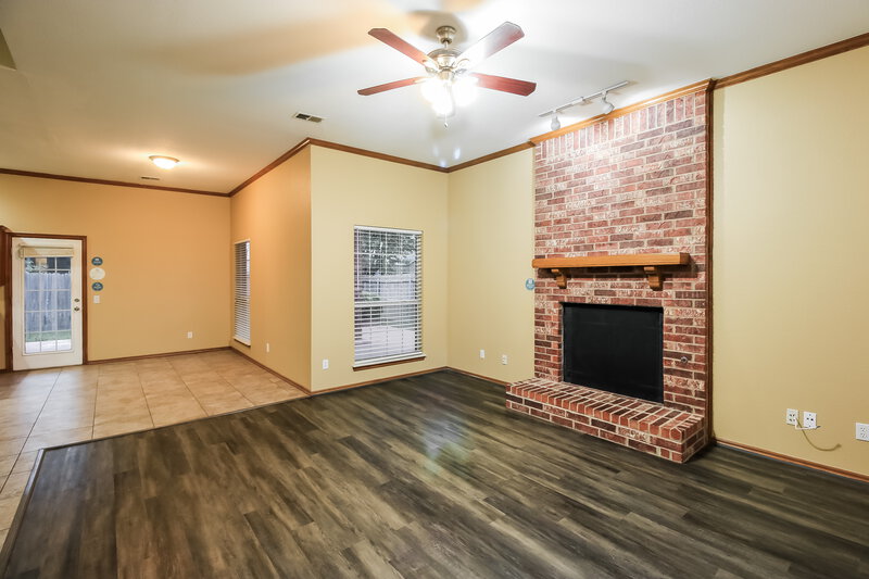 1,500/Mo, 509 SW 156th St Oklahoma City, OK 73170 Living Room View