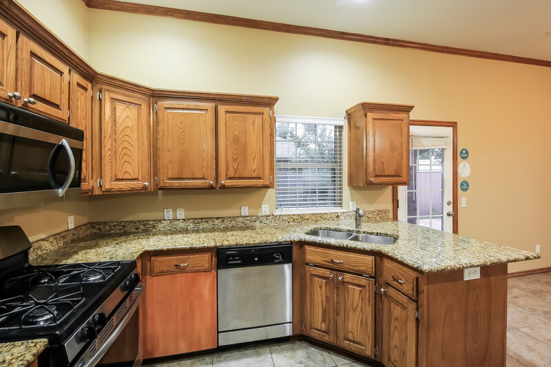 1,500/Mo, 509 SW 156th St Oklahoma City, OK 73170 Kitchen View