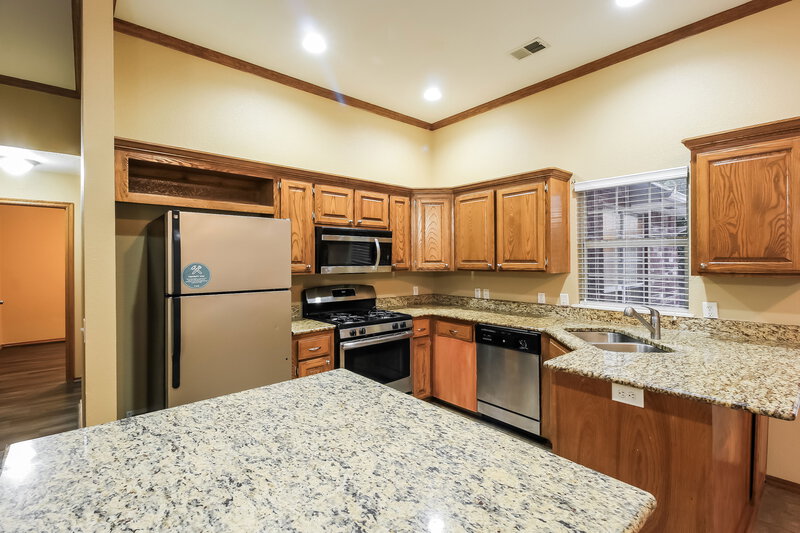 1,500/Mo, 509 SW 156th St Oklahoma City, OK 73170 Kitchen View 2