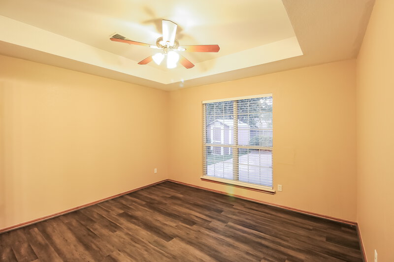 1,500/Mo, 509 SW 156th St Oklahoma City, OK 73170 Main Bedroom View 2
