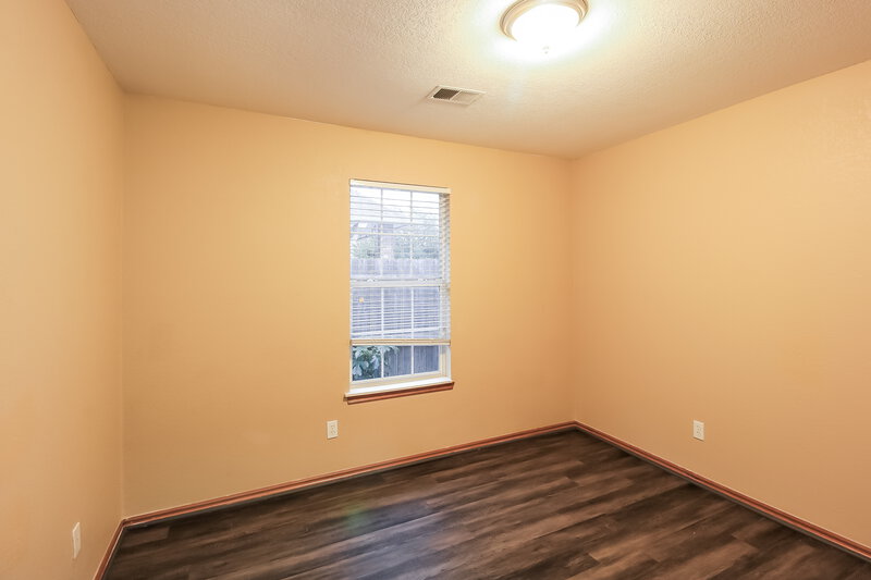 1,500/Mo, 509 SW 156th St Oklahoma City, OK 73170 Bedroom View 2