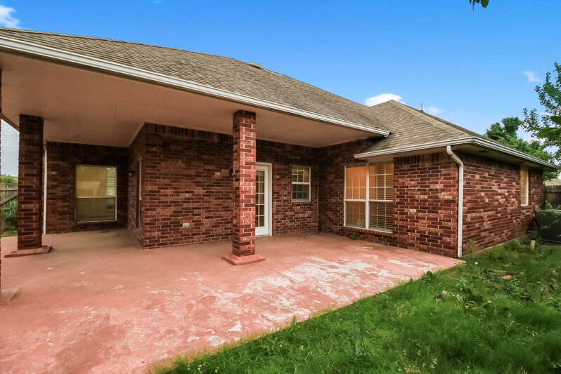 1,500/Mo, 509 SW 156th St Oklahoma City, OK 73170 Rear View 2