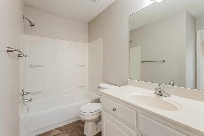 1,690/Mo, 2209 SW 135th Pl Oklahoma City, OK 73170 Bathroom View
