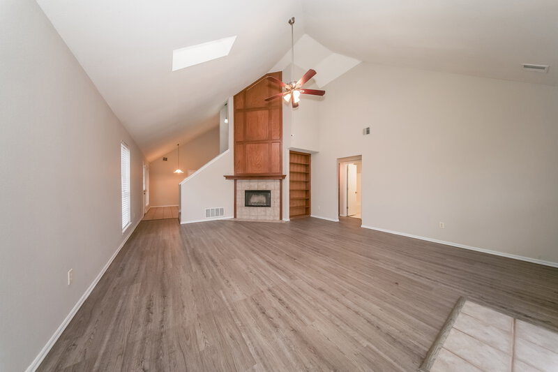 1,660/Mo, 1306 SW 22nd St Oklahoma City, OK 73170 Living Room View 2
