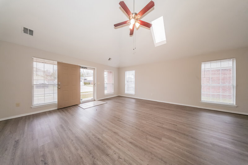 1,660/Mo, 1306 SW 22nd St Oklahoma City, OK 73170 Living Room View 3