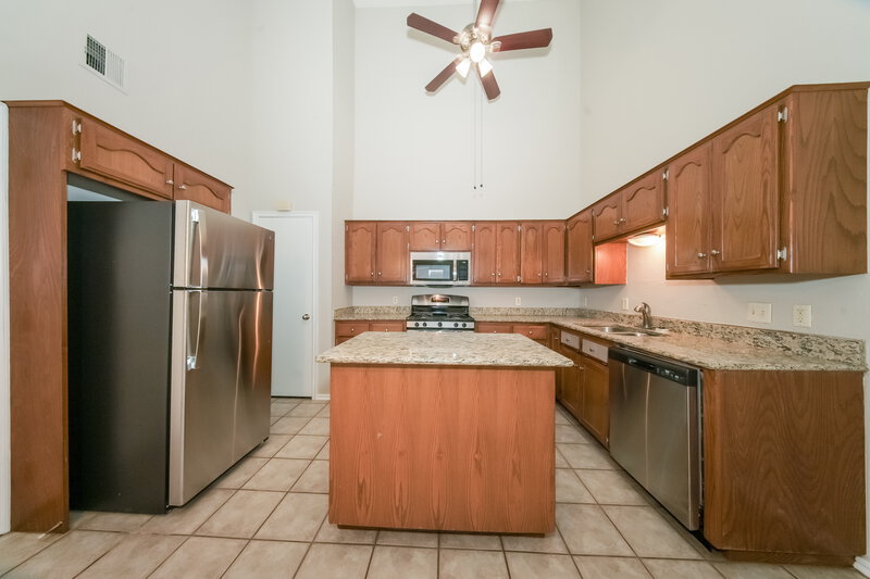 1,660/Mo, 1306 SW 22nd St Oklahoma City, OK 73170 Kitchen View 2