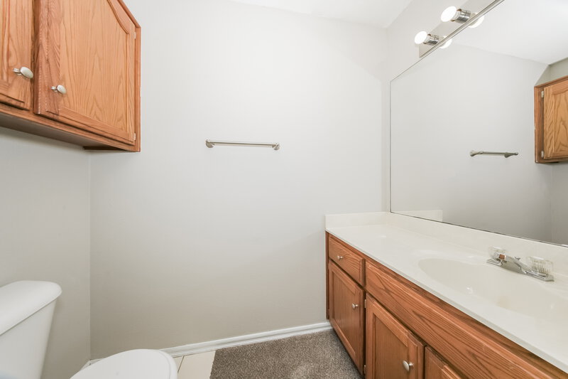 1,660/Mo, 1306 SW 22nd St Oklahoma City, OK 73170 Bathroom View