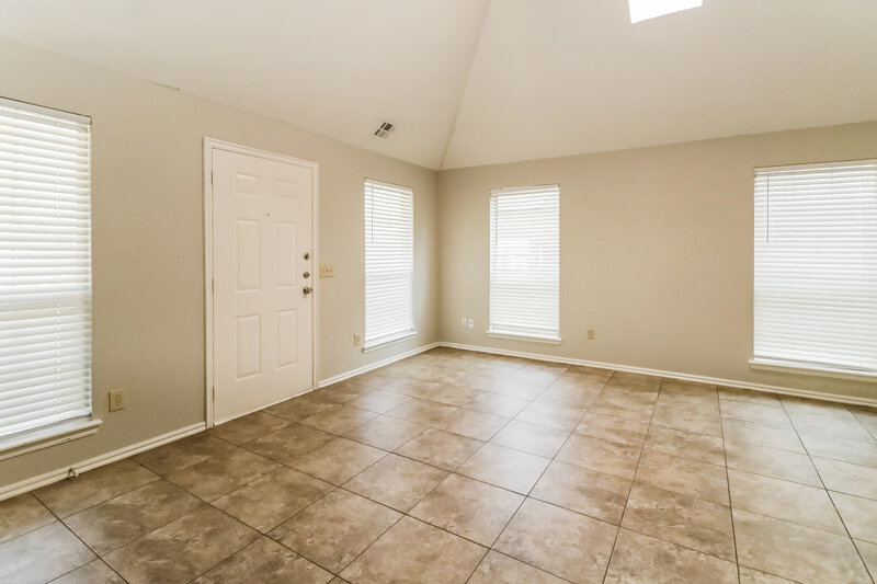 1,615/Mo, 2606 Briarcliff Dr Oklahoma City, OK 73170 Living Room View 2