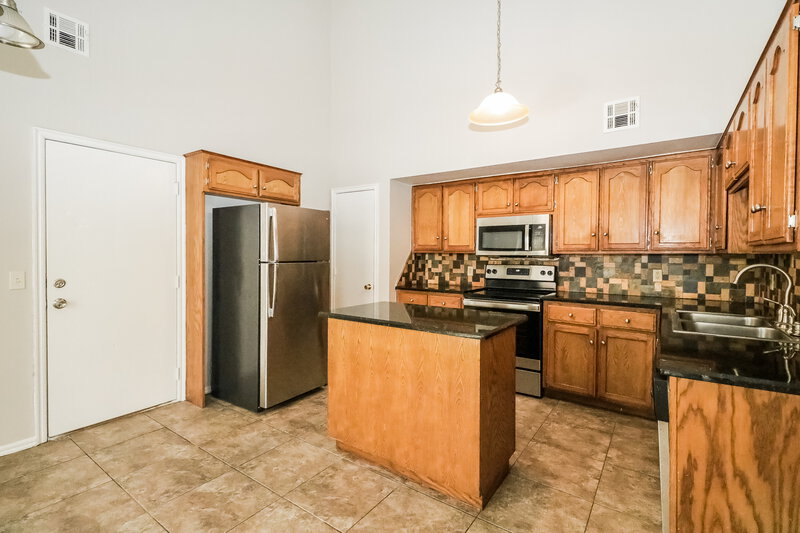 1,615/Mo, 2606 Briarcliff Dr Oklahoma City, OK 73170 Kitchen View