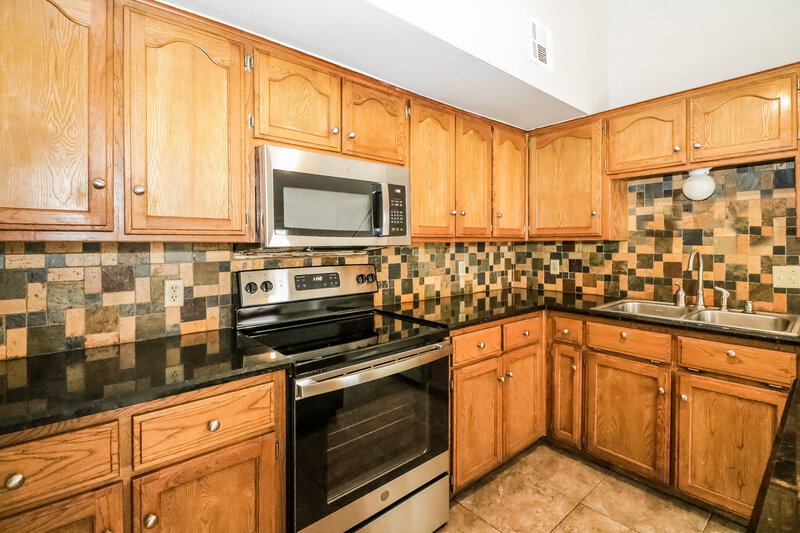 1,615/Mo, 2606 Briarcliff Dr Oklahoma City, OK 73170 Kitchen View 3