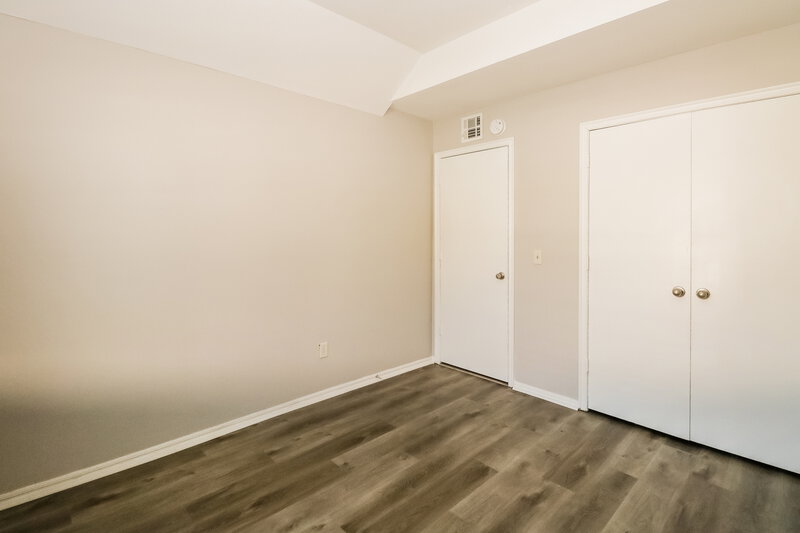 1,615/Mo, 2606 Briarcliff Dr Oklahoma City, OK 73170 Main Bedroom View