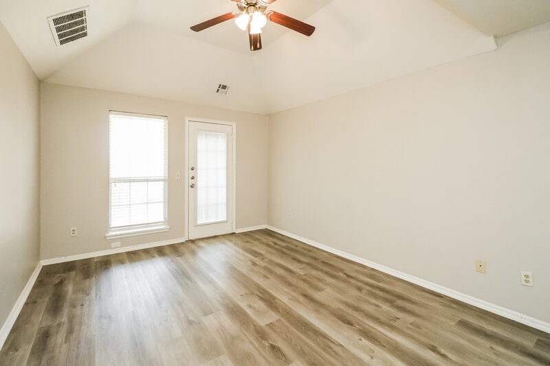 1,615/Mo, 2606 Briarcliff Dr Oklahoma City, OK 73170 Main Bedroom View 2