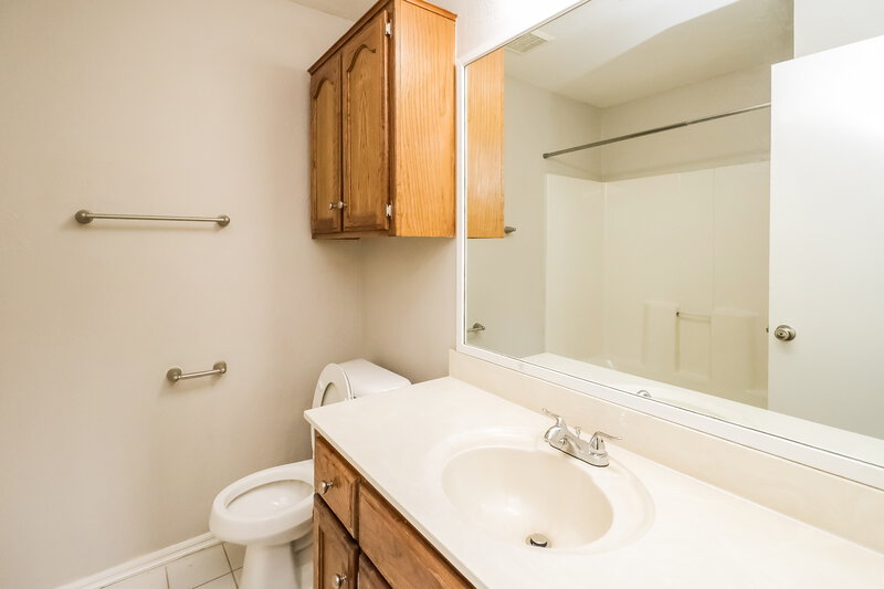1,615/Mo, 2606 Briarcliff Dr Oklahoma City, OK 73170 Bathroom View