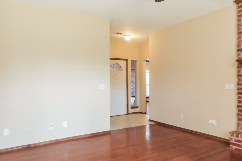 1,635/Mo, 3809 Windgate East St Oklahoma City, OK 73179 Living Room View