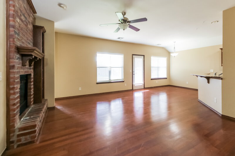 1,635/Mo, 3809 Windgate East St Oklahoma City, OK 73179 Living Room View 3