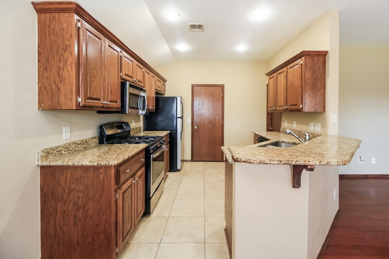 1,635/Mo, 3809 Windgate East St Oklahoma City, OK 73179 Kitchen View 2