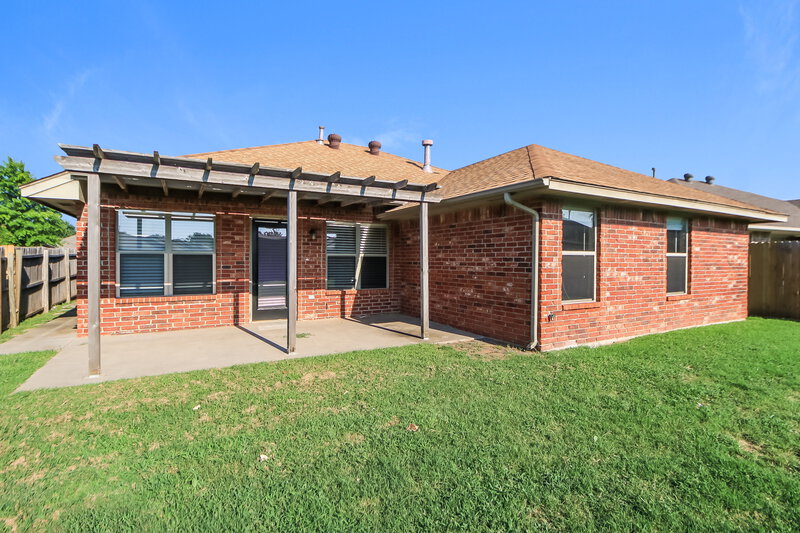 1,635/Mo, 3809 Windgate East St Oklahoma City, OK 73179 Rear View