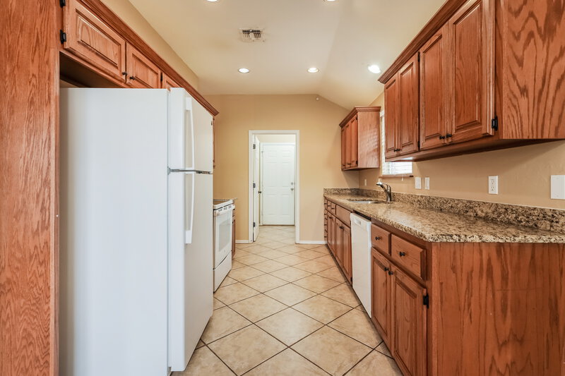 1,555/Mo, 8524 SW 37th St Oklahoma City, OK 73179 Kitchen View 2