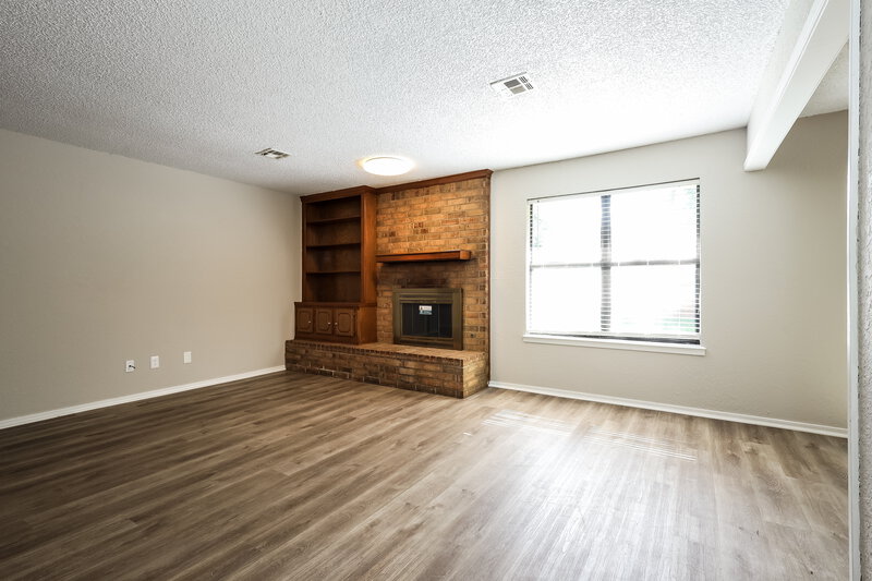 1,330/Mo, 2717 Paxton Pl Spencer, OK 73084 Living Room View 2