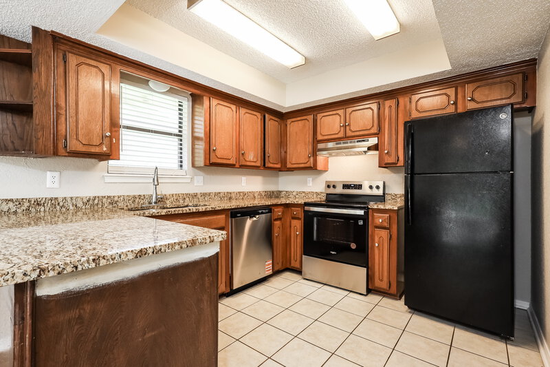 1,330/Mo, 2717 Paxton Pl Spencer, OK 73084 Kitchen View 2