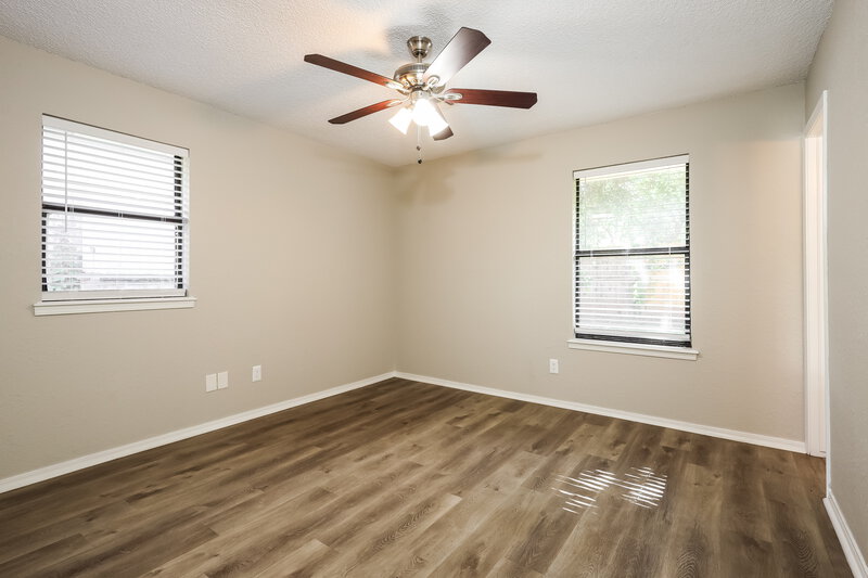 1,330/Mo, 2717 Paxton Pl Spencer, OK 73084 Main Bedroom View