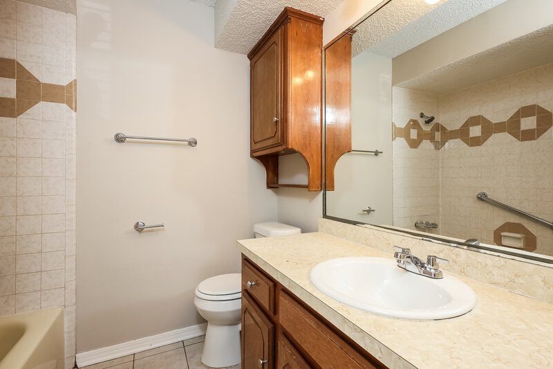 1,330/Mo, 2717 Paxton Pl Spencer, OK 73084 Bathroom View