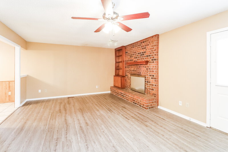 1,285/Mo, 10301 Birkenhead Rd Yukon, OK 73099 Living Room View