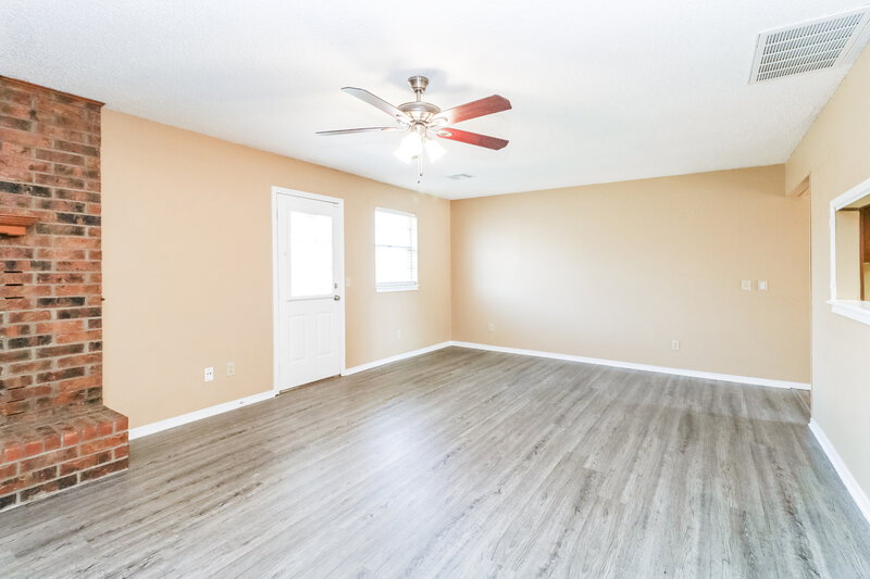 1,285/Mo, 10301 Birkenhead Rd Yukon, OK 73099 Family Room View