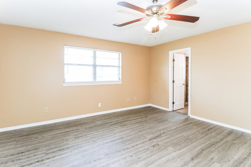 1,285/Mo, 10301 Birkenhead Rd Yukon, OK 73099 Main Bedroom View