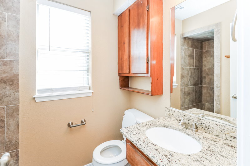 1,285/Mo, 10301 Birkenhead Rd Yukon, OK 73099 Bathroom View