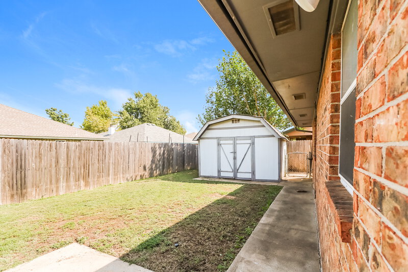 1,285/Mo, 10301 Birkenhead Rd Yukon, OK 73099 Backyard View