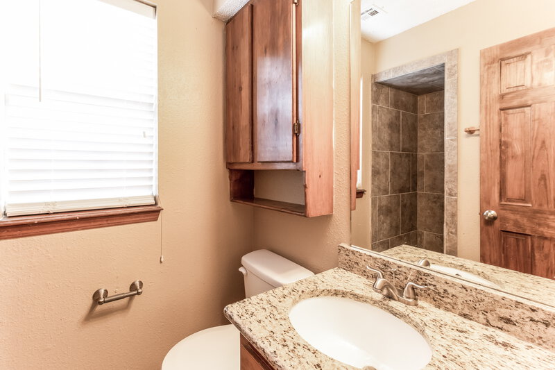 1,285/Mo, 10301 Birkenhead Rd Yukon, OK 73099 Bathroom View 2