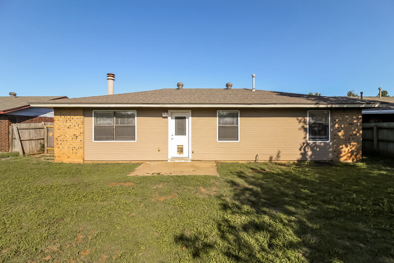 1,280/Mo, 205 Harrogate Dr Yukon, OK 73099 Rear View